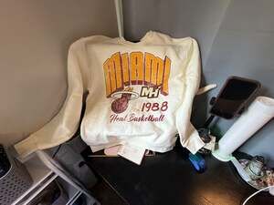 Wild Collective Miami Heat Graphic Crew Fleece Vintage White Sweatshirt M